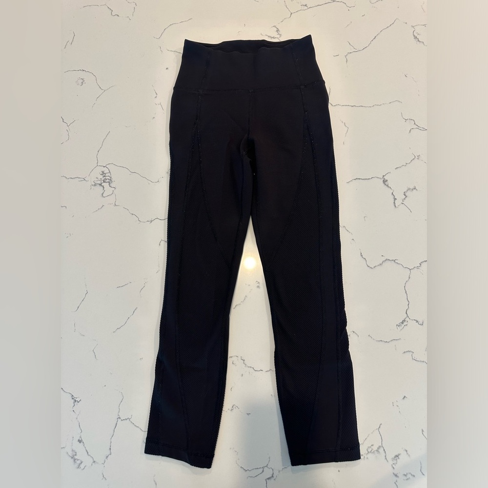Lululemon Ribbed Wonder Under 23” crop leggings
